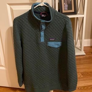 Patagonia Womens pullover . Excellent condition .